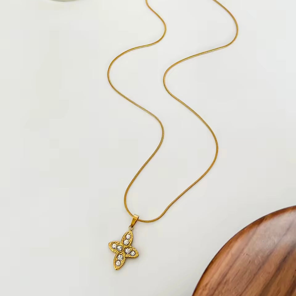 Fashionable cross & heart necklace for modern women’s accessories