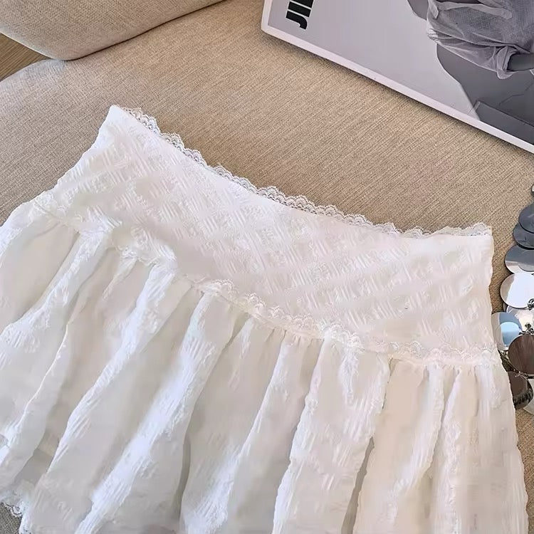 Teen girl wearing Y2K low rise skirt with ruffles