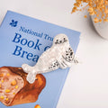 White seal hair claw with a cute marine animal design