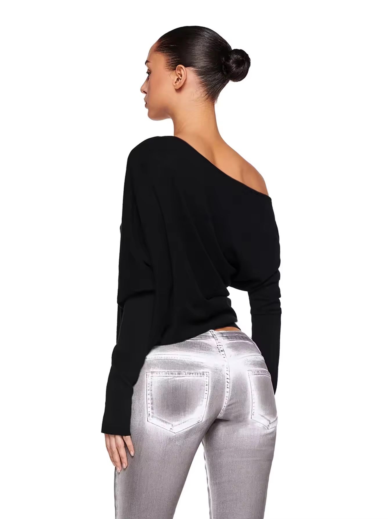 Fashionable slim fit women’s long sleeve crop top