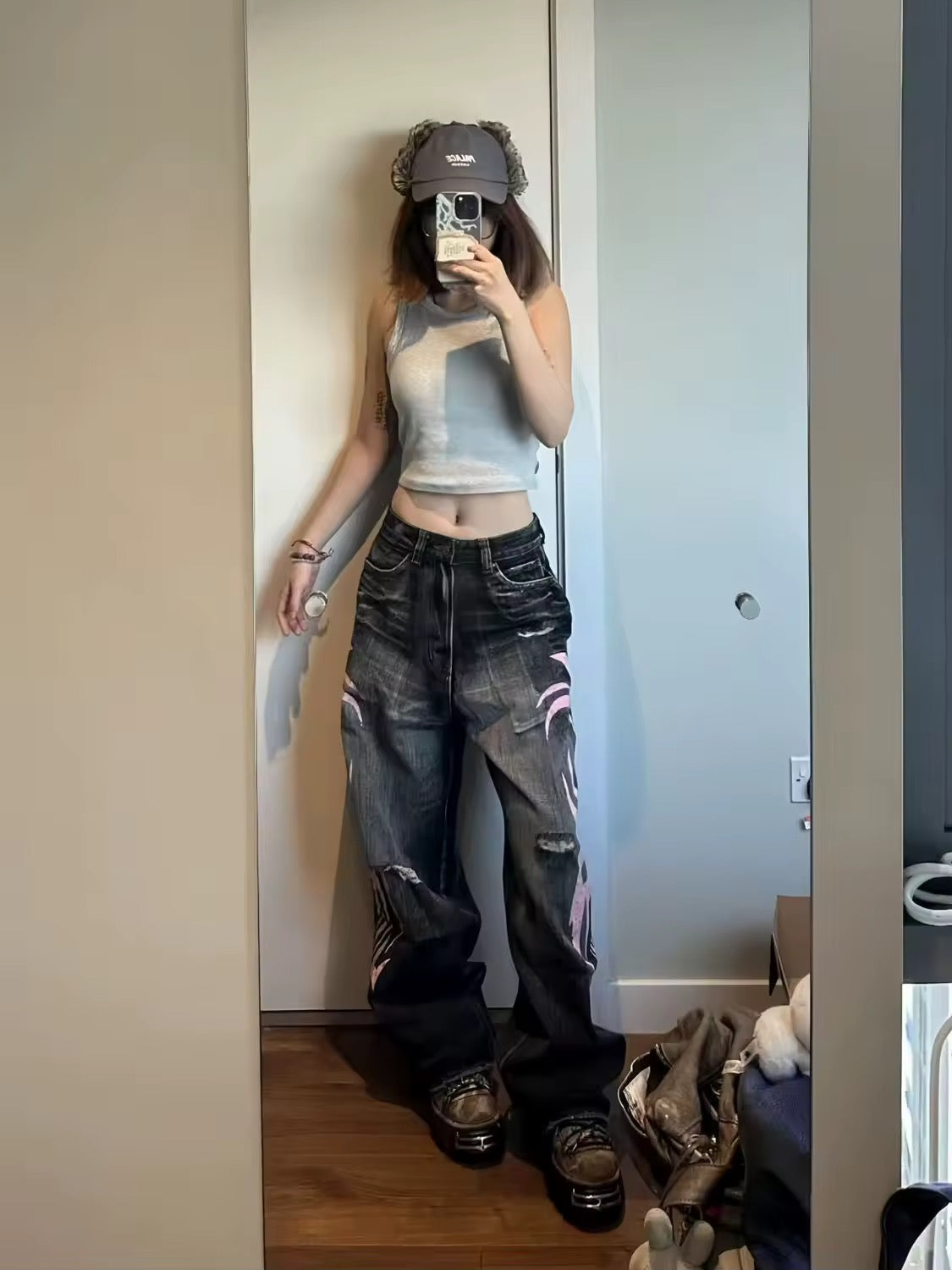 Y2K American vintage jeans with totem print and wide-leg cut